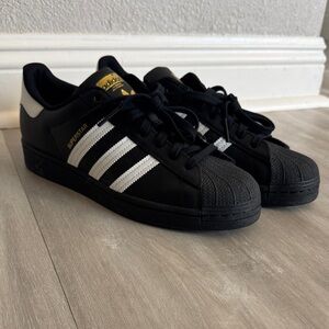 Adidas Men’s Superstar Black w/white stripe  Sneakers